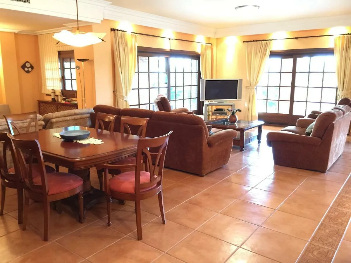 Villa Merce Botarell 0*,